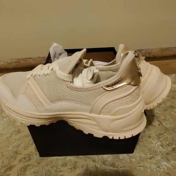 SNEAKERS - Picture 4 of 4